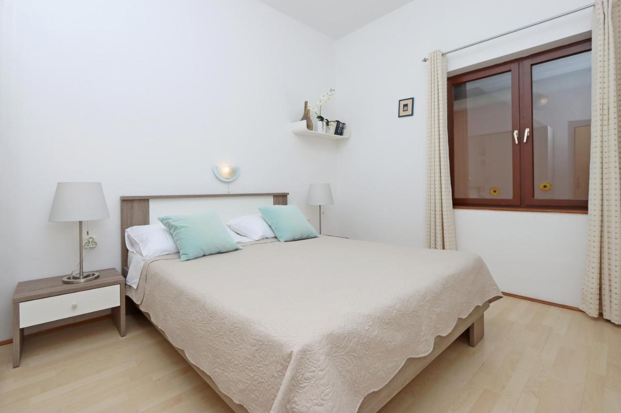Apartments With A Parking Space Kornic, Krk - 415 Exterior foto