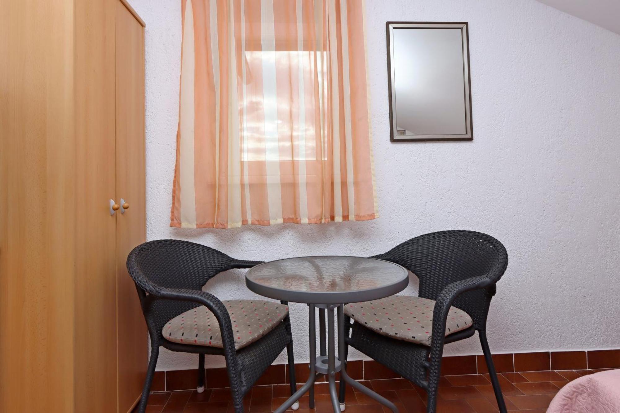 Apartments With A Parking Space Kornic, Krk - 415 Quarto foto